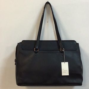 Woman’s black Momento satchel